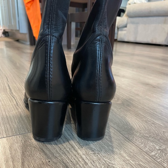 Stuart Weitzman Stretch Boot - Picture 8 of 9